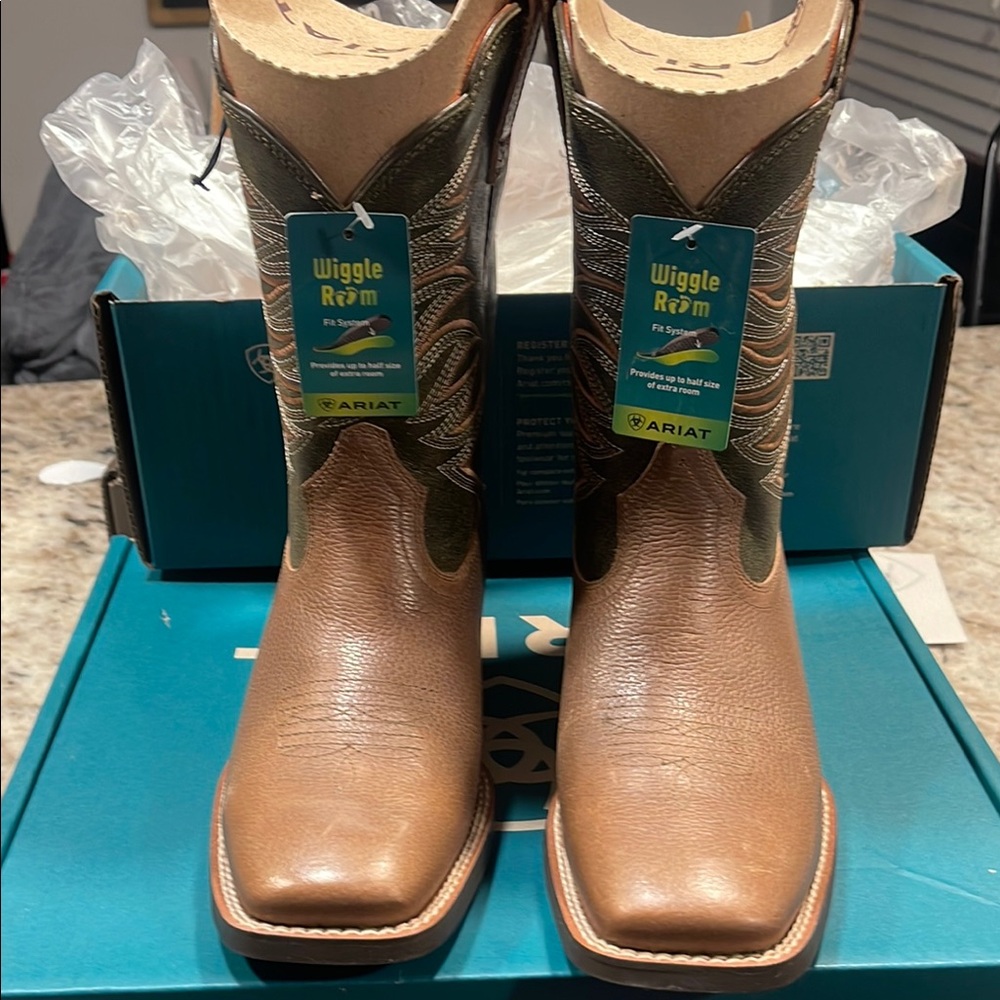 Ariat Tan and Green Leather Boots
